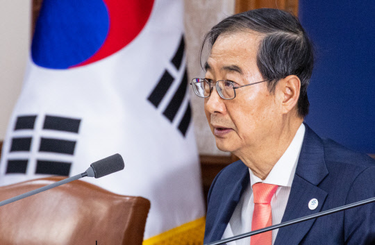 한덕수 국무총리가 24일 서울 종로구 정부서울청사에서 열린 국무회의에 참석해 발언하고 있다. 연합뉴스